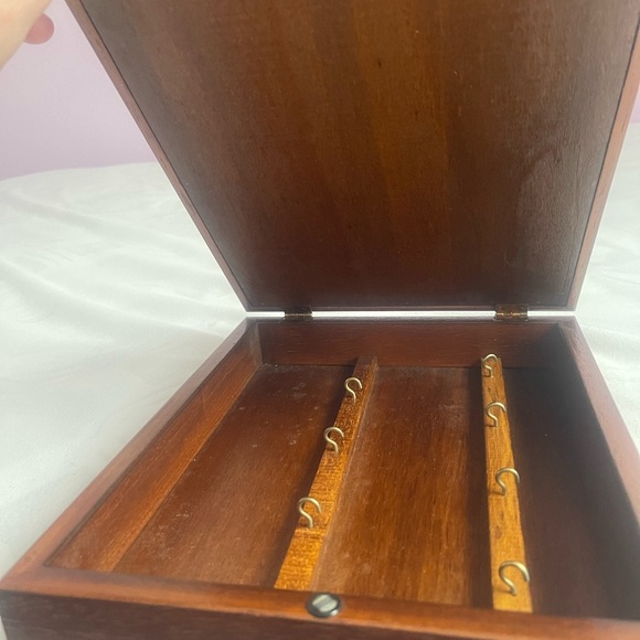 Wooden Box to put key chains. Capacity for 7 key chains. - Picture 3 of 6